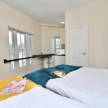 Elegant Studio 5 Mins Walk To Coventry Transport Museum Apartment Exterior photo